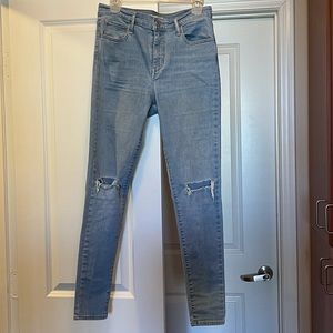 Light Washed Levi Skinny Jeans